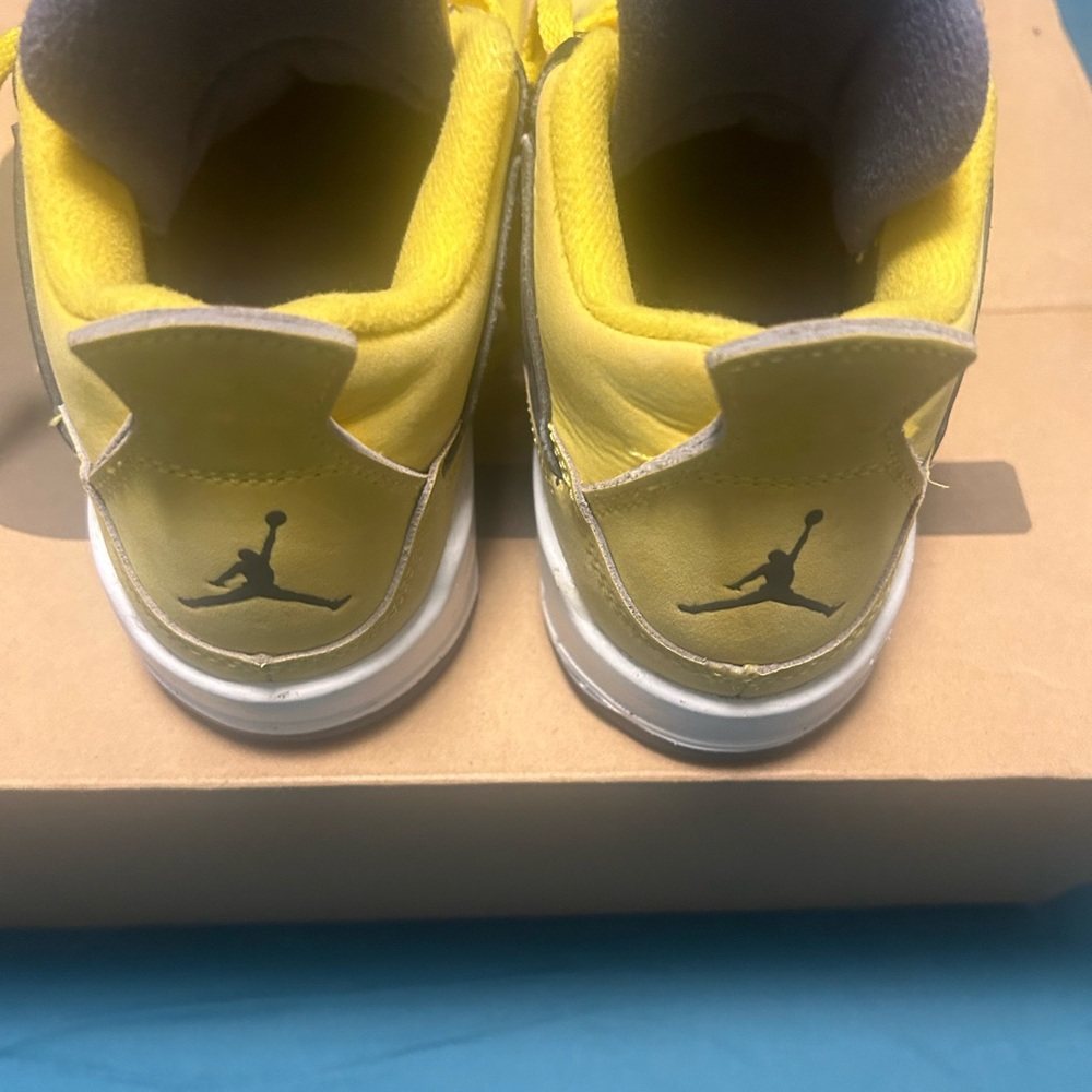 Jordan 4 - Picture 2 of 10